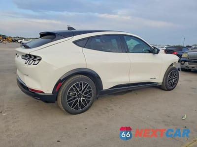 Trzecie zdjęcie samochodu z tyłu: 2024 FORD MUSTANG MACH-E PREMIUM VIN:3FMTK3SU1RMA36424 - miniatura