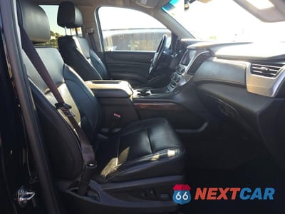 Piąte zdjęcie samochodu w środku: 2017 GMC YUKON XL C1500 SLT VIN:1GKS1GKC7HR258730 - miniatura