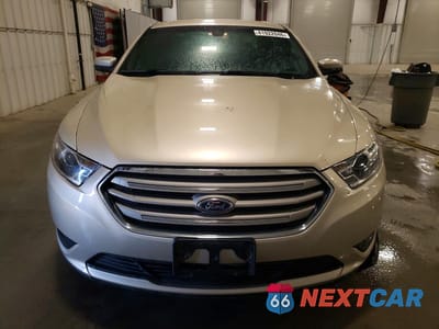 Piąte zdjęcie samochodu w środku: 2017 FORD TAURUS SEL VIN:1FAHP2H8XHG111491 - miniatura