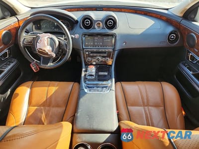Zdjęcie 8 z 14 samochodu: 2019 JAGUAR XJ R - SPORT VIN:SAJXJ1CD0K8W20336 - miniatura