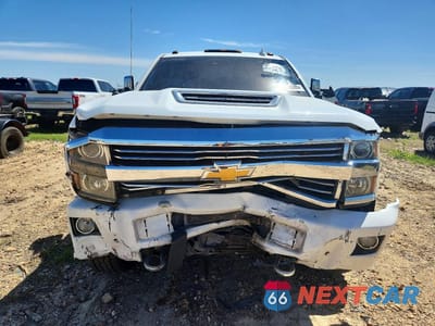 Piąte zdjęcie samochodu w środku: 2017 CHEVROLET SILVERADO K3500 HIGH COUNTRY VIN:1GC4K1EY4HF249670 - miniatura