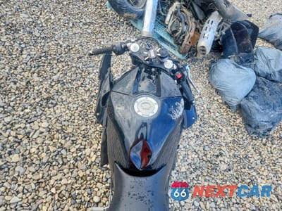 Zdjęcie 6 z 10 samochodu: 2011 YAMAHA YZFR1 VIN:JYARN23E9BA011292 - miniatura