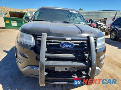 Piąte zdjęcie samochodu w środku: 2017 FORD EXPLORER POLICE INTERCEPTOR VIN:1FM5K8AT7HGA89510 - miniatura