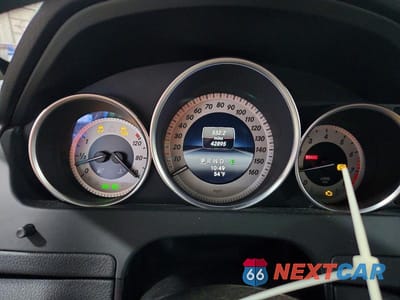Zdjęcie 9 z 13 samochodu: 2015 MERCEDES-BENZ C 350 4MATIC VIN:WDDGJ8JB2FG415479 - miniatura