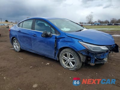 Czwarte zdjęcie samochodu z boku: 2017 CHEVROLET CRUZE LT VIN:1G1BE5SM2H7187244 - miniatura