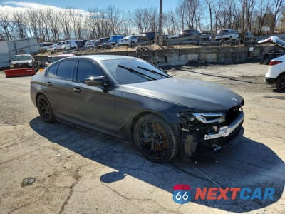 Czwarte zdjęcie samochodu z boku: 2021 BMW M550XI VIN:WBA13BK09MCE77129 - miniatura