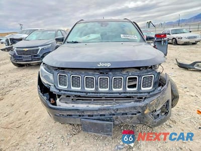 Piąte zdjęcie samochodu w środku: 2021 JEEP COMPASS LIMITED VIN:3C4NJDCB2MT590086 - miniatura