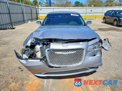 Piąte zdjęcie samochodu w środku: 2018 CHRYSLER 300 TOURING VIN:2C3CCAAG9JH281951 - miniatura