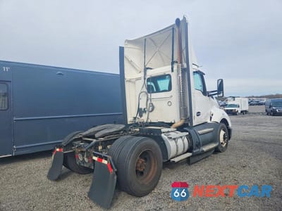 Czwarte zdjęcie samochodu z boku: 2020 KENWORTH T680 SEMI TRUCK VIN:1XKYA48XXLJ393159 - miniatura