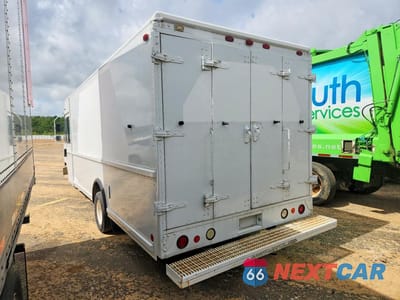 Drugie zdjęcie samochodu z przodu: 2004 FORD E450 DELIVERY TRUCK VIN:1FCLE49L74HB30030 - miniatura