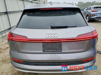 Zdjęcie 6 z 14 samochodu: 2019 AUDI E-TRON PRESTIGE VIN:WA1VAAGE6KB015517 - miniatura