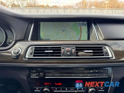 Zdjęcie 6 z 13 samochodu: 2014 BMW 750 XI VIN:WBAYB6C5XED224476 - miniatura