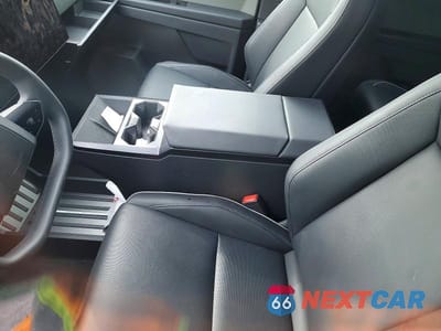 Zdjęcie 7 z 11 samochodu: 2025 TESLA CYBERTRUCK VIN:7G2CEHEE9SA062089 - miniatura