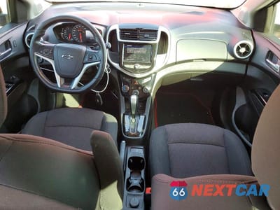 Zdjęcie 8 z 12 samochodu: 2020 CHEVROLET SONIC LT VIN:1G1JD6SB0L4106559 - miniatura