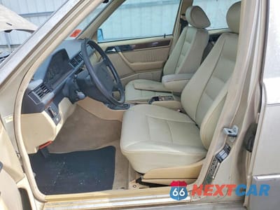 Zdjęcie 7 z 11 samochodu: 1992 MERCEDES-BENZ 300 E VIN:WDBEA30EXNB604004 - miniatura