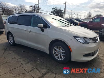 Czwarte zdjęcie samochodu z boku: 2019 CHRYSLER PACIFICA TOURING VIN:2C4RC1DG8KR702040 - miniatura