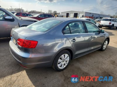 Trzecie zdjęcie samochodu z tyłu: 2013 VOLKSWAGEN JETTA SE VIN:3VWDP7AJ3DM220097 - miniatura
