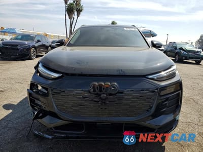 Piąte zdjęcie samochodu w środku: 2025 AUDI Q6 E-TRON PREMIUM PLUS VIN:WA124BGF2SA018106 - miniatura