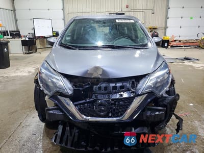 Piąte zdjęcie samochodu w środku: 2017 NISSAN VERSA NOTE SV VIN:3N1CE2CPXHL359411 - miniatura