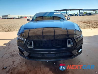 Piąte zdjęcie samochodu w środku: 2024 FORD MUSTANG VIN:1FA6P8TH3R5121729 - miniatura