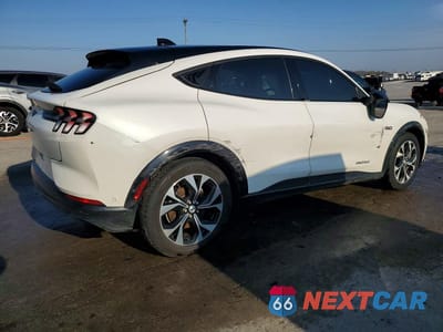 Trzecie zdjęcie samochodu z tyłu: 2021 FORD MUSTANG MACH-E PREMIUM VIN:3FMTK3SU3MMA26793 - miniatura