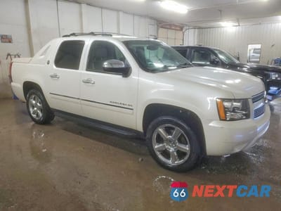 Czwarte zdjęcie samochodu z boku: 2013 CHEVROLET AVALANCHE LTZ VIN:3GNTKGE76DG376944 - miniatura