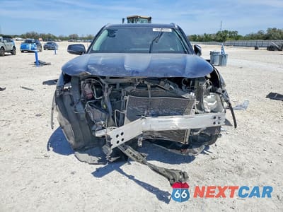 Piąte zdjęcie samochodu w środku: 2022 TOYOTA HIGHLANDER XLE VIN:5TDGZRAHXNS543857 - miniatura