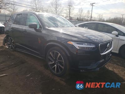 Czwarte zdjęcie samochodu z boku: 2021 VOLVO XC90 T6 MOMENTUM VIN:YV4A22PK3M1718205 - miniatura