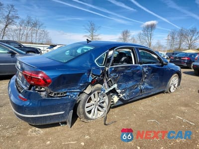 Trzecie zdjęcie samochodu z tyłu: 2018 VOLKSWAGEN PASSAT SE VIN:1VWBA7A3XJC027629 - miniatura