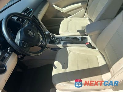 Zdjęcie 13 z 14 samochodu: 2014 VOLKSWAGEN PASSAT SE VIN:1VWBN7A39EC002991 - miniatura