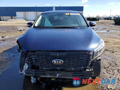 Piąte zdjęcie samochodu w środku: 2019 KIA SORENTO LX V6 VIN:5XYPGDA58KG480510 - miniatura