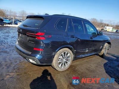 Trzecie zdjęcie samochodu z tyłu: 2026 BMW X5 XDRIVE50E VIN:5UX43EU03T9212700 - miniatura