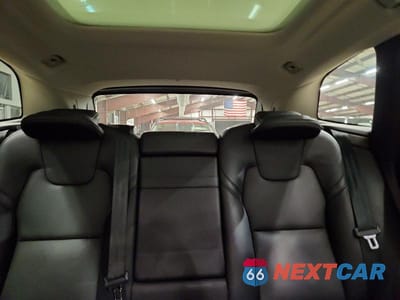 Zdjęcie 10 z 12 samochodu: 2021 VOLVO XC60 T6 MOMENTUM VIN:YV4A22RK9M1699012 - miniatura