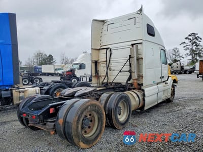 Czwarte zdjęcie samochodu z boku: 2012 VOLVO VN VNL VIN:4V4NC9EJ9CN548190 - miniatura