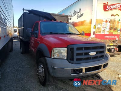 Czwarte zdjęcie samochodu z boku: 2006 FORD F450 SUPER DUTY VIN:1FDXF46P96EA71178 - miniatura