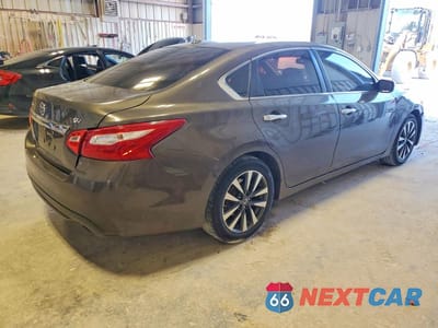 Trzecie zdjęcie samochodu z tyłu: 2017 NISSAN ALTIMA 2.5 SV VIN:1N4AL3AP9HC112238 - miniatura