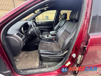 Piąte zdjęcie samochodu w środku: 2020 JEEP GRAND CHEROKEE LAREDO VIN:1C4RJFAG6LC347757 - miniatura