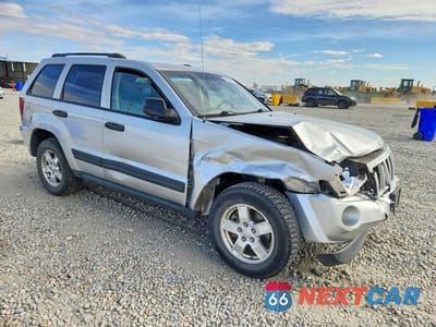 Czwarte zdjęcie samochodu z boku: 2006 JEEP GRAND CHEROKEE LAREDO VIN:1J4GR48K56C262731 - miniatura
