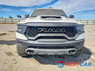 Piąte zdjęcie samochodu w środku: 2022 RAM 1500 TRX VIN:1C6SRFU98NN356336 - miniatura