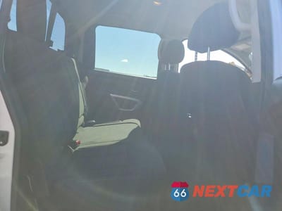 Zdjęcie 10 z 12 samochodu: 2017 NISSAN TITAN SV VIN:1N6AA1E67HN508627 - miniatura
