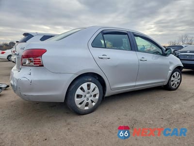 Trzecie zdjęcie samochodu z tyłu: 2011 TOYOTA YARIS BASE VIN:JTDBT9K30B1398948 - miniatura