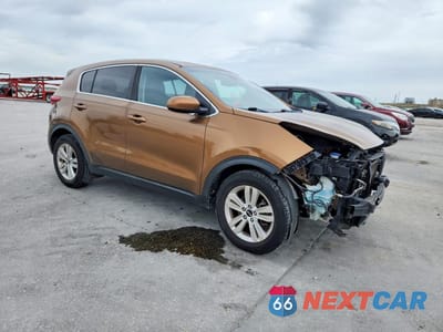 Czwarte zdjęcie samochodu z boku: 2017 KIA SPORTAGE LX VIN:KNDPM3AC8H7134769 - miniatura