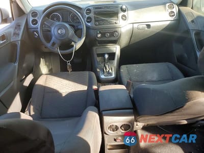 Zdjęcie 8 z 12 samochodu: 2012 VOLKSWAGEN TIGUAN S VIN:WVGAV7AX9CW544875 - miniatura