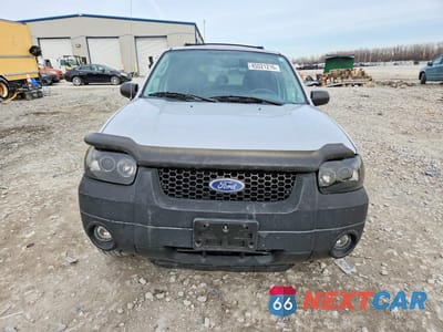 Piąte zdjęcie samochodu w środku: 2005 FORD ESCAPE LIMITED VIN:1FMCU04105KA17022 - miniatura