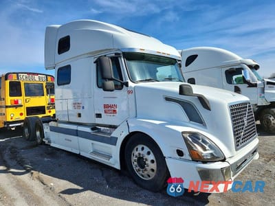 2003 VOLVO VNL SEMI TRUCK 4V4NC9TJX3N341861 - główne zdjęcie licytacji z USA - miniatura