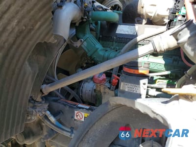 Zdjęcie 7 z 10 samochodu: 2023 VOLVO VNR SEMI TRUCK VIN:4V4WC9EH5PN607212 - miniatura