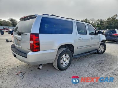 Trzecie zdjęcie samochodu z tyłu: 2011 CHEVROLET SUBURBAN C1500 LS VIN:1GNSCHE07BR120844 - miniatura