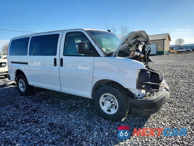 Czwarte zdjęcie samochodu z boku: 2017 CHEV EXPRESS G2500 VIN:1GCWGAFF0H1283738 - miniatura