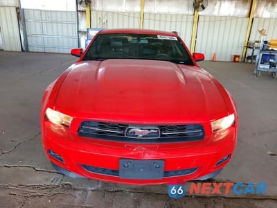 Piąte zdjęcie samochodu w środku: 2012 FORD MUSTANG VIN:1ZVBP8AM0C5278681 - miniatura