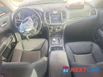 Zdjęcie 8 z 11 samochodu: 2019 CHRYSLER 300 TOURING VIN:2C3CCAAG8KH569610 - miniatura